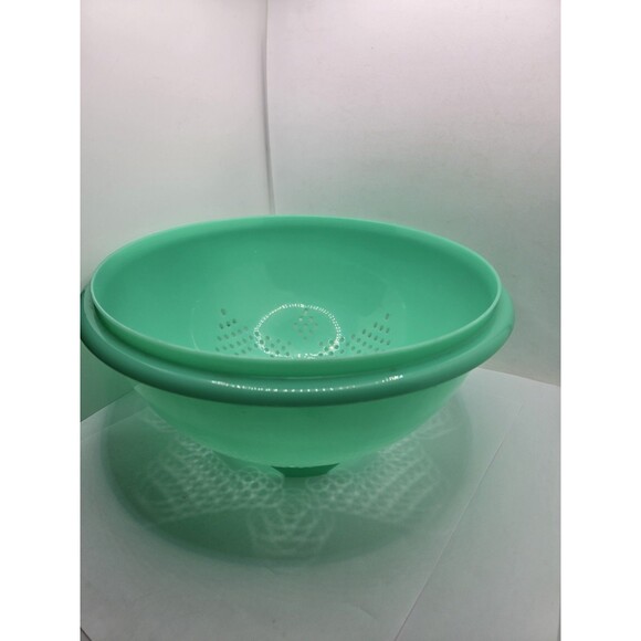 Vintage Tupperware Jadite Green 3 Quart Colander - Picture 2 of 9
